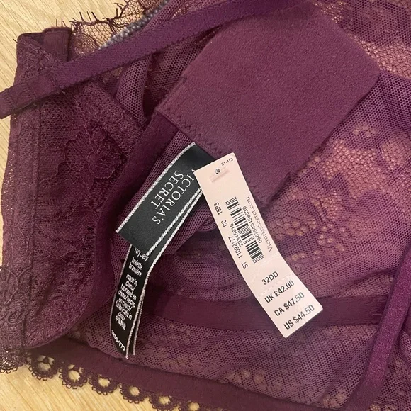 Set of two New Victoria’s Secret Halter Bras 32DD - Picture 3 of 3